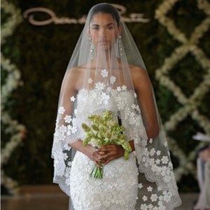 Oscar de la Renta Snowflake Lace Veil.